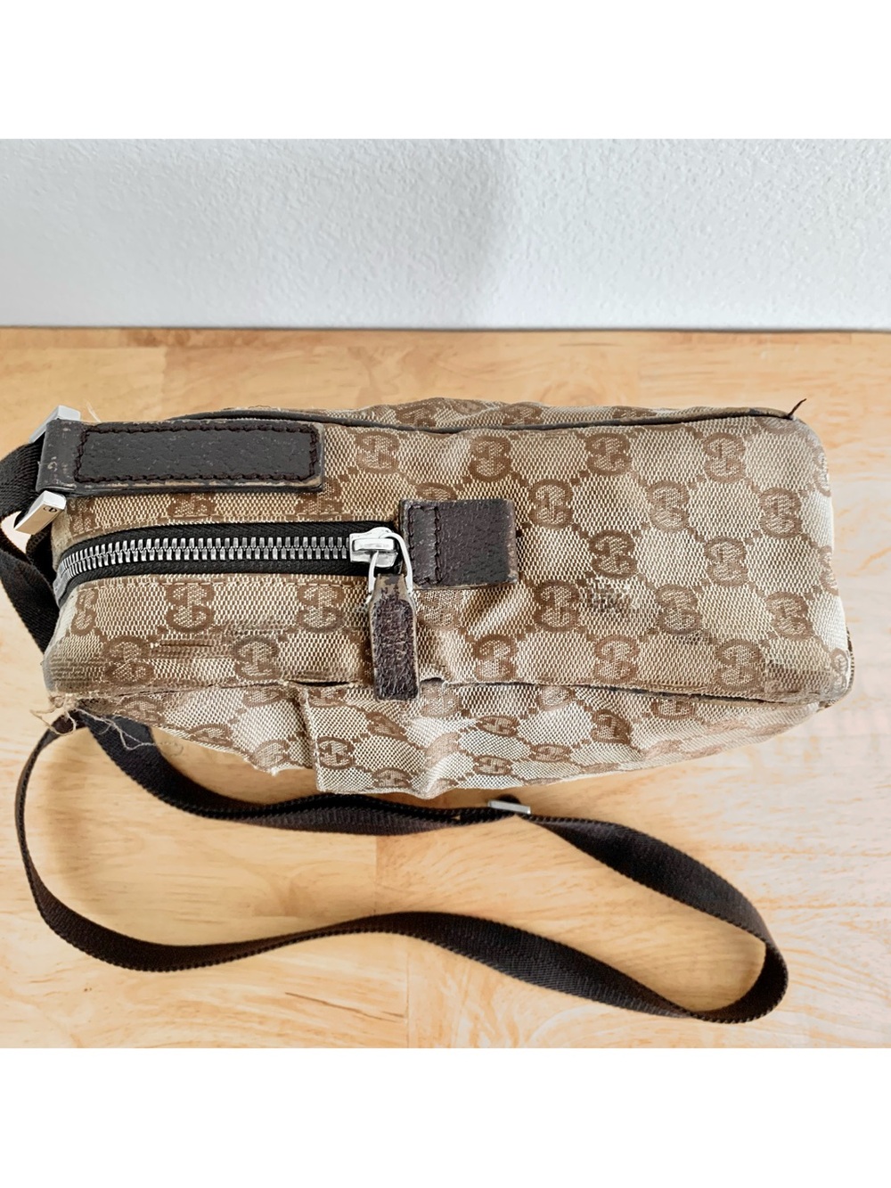 Authentic Vintage Gucci GG Canvas Crossbody Bag Style 122759 - Picture 2 of 12